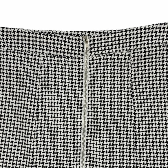 Houndstooth Zipper Front Black and White Body Con Mini Skirt by Forever 21 - Picture 2 of 12